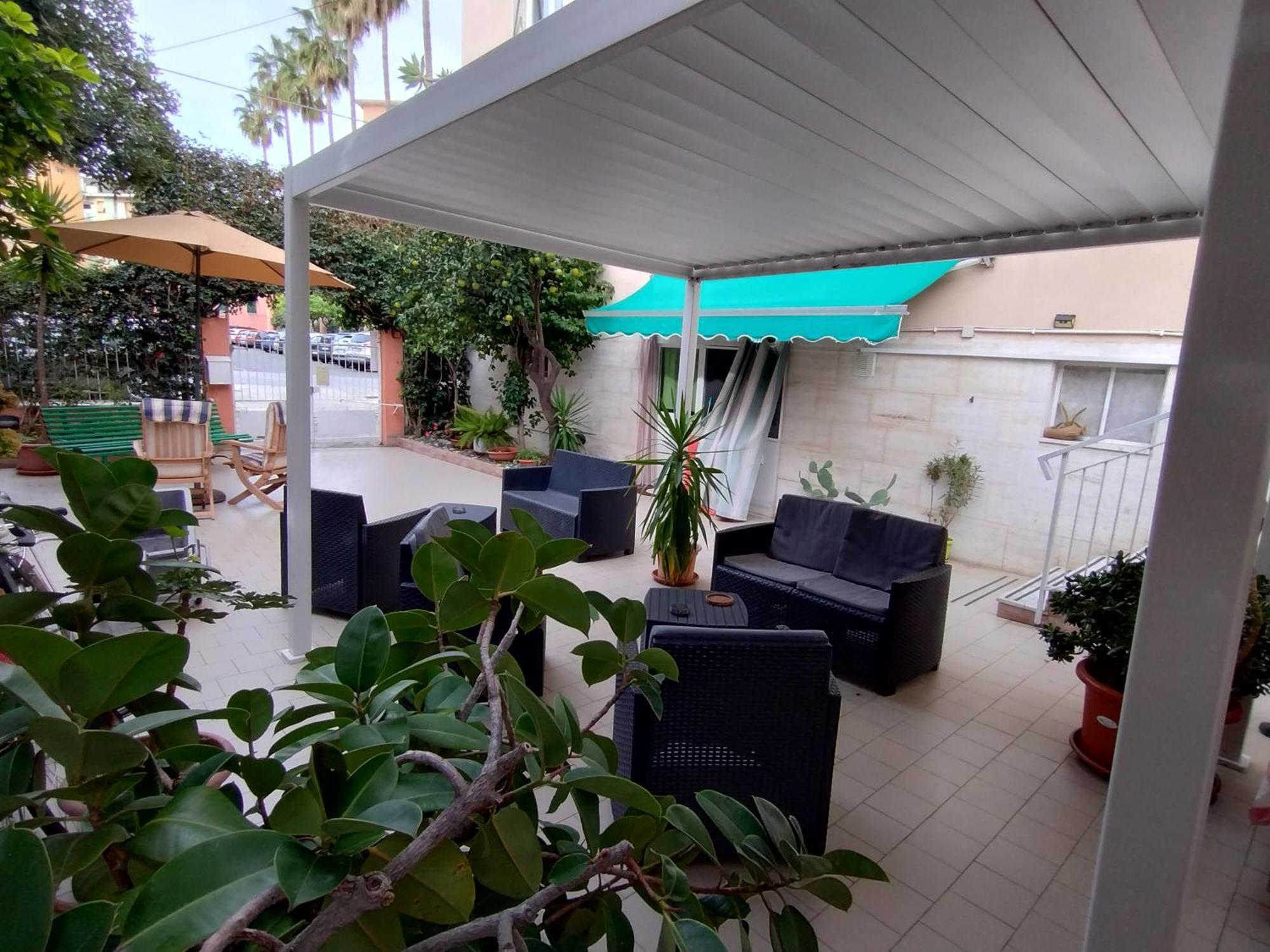 Hotel Della Piazzetta Вараце Екстериор снимка