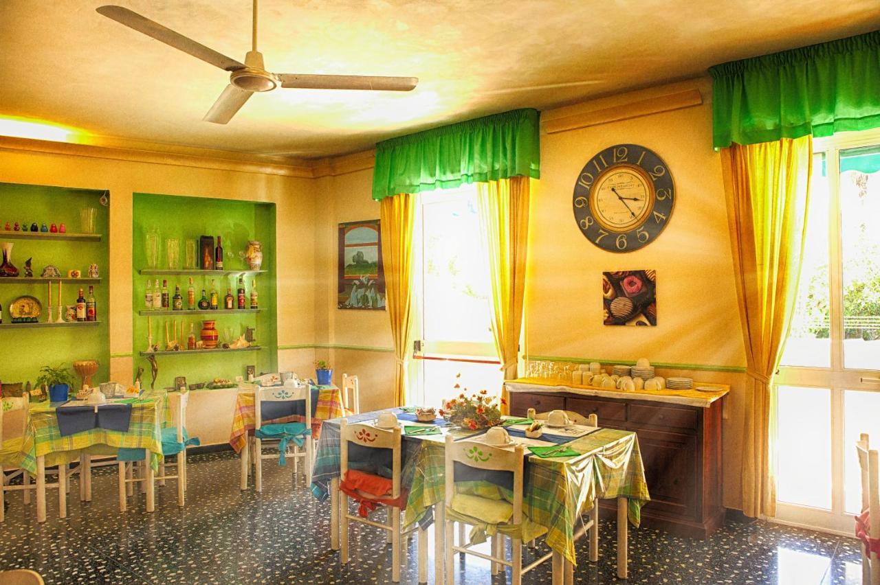 Hotel Della Piazzetta Вараце Екстериор снимка