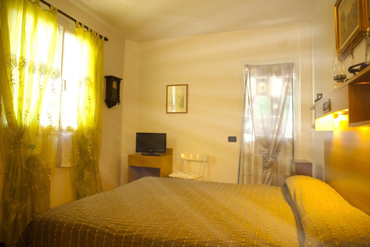 Hotel Della Piazzetta Вараце Екстериор снимка